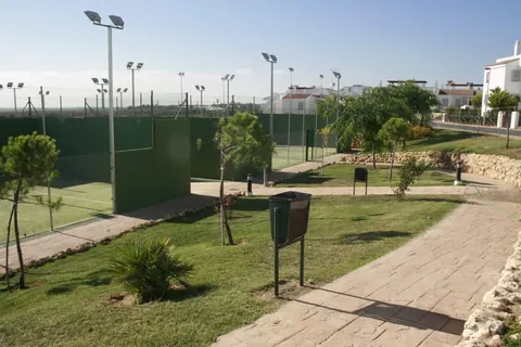Padel- und Tennisplätze