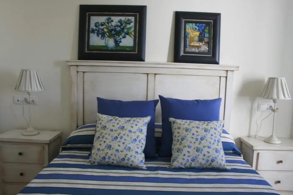Schlafzimmer mit Doppelbett
